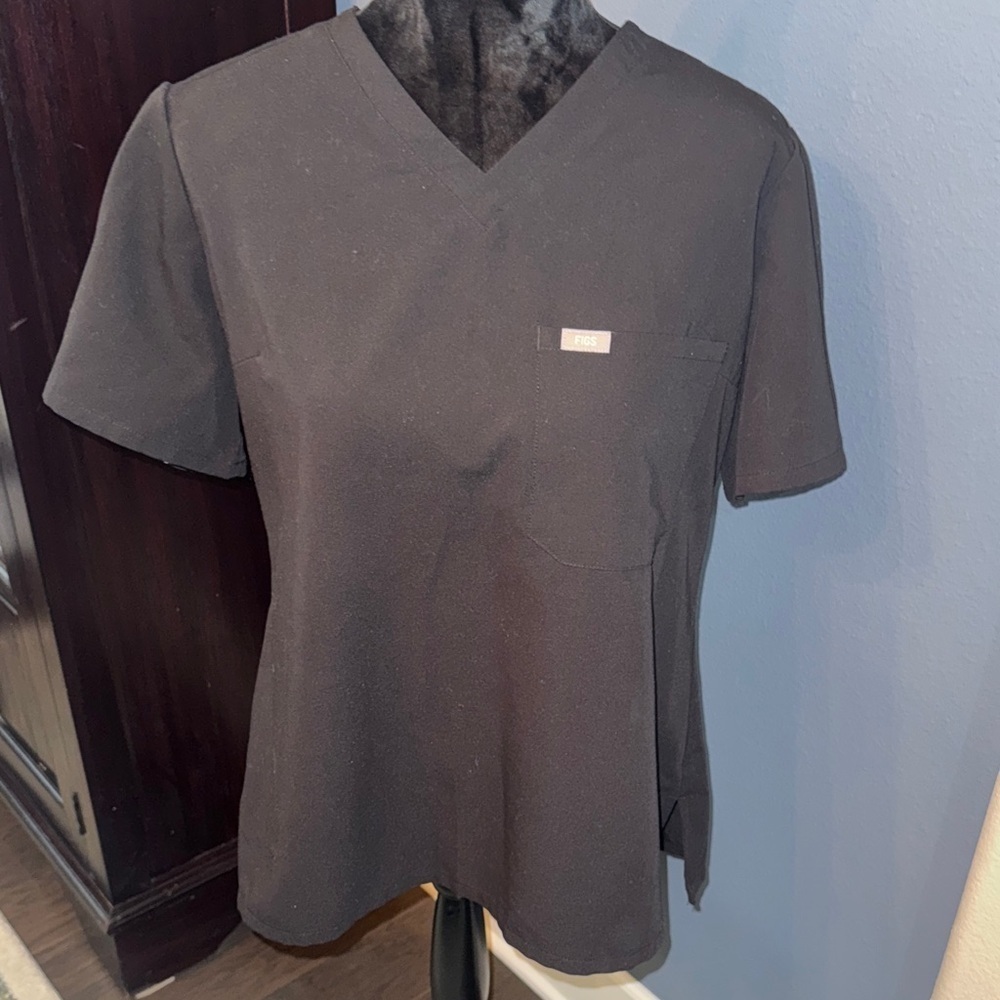 •Figs Charcoal V neck Catarina one pocket scrub top•